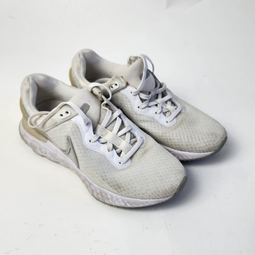 NIKE 여성 러닝화 235MM